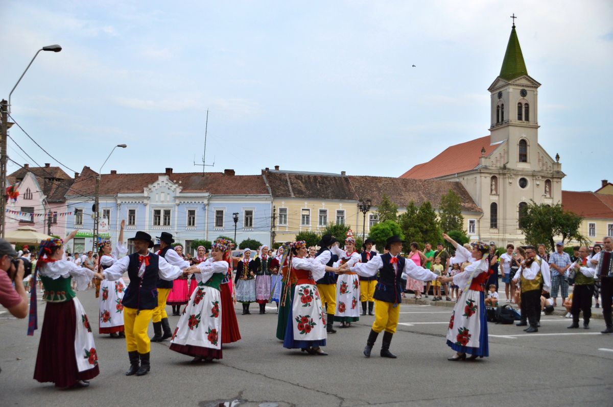 A lengyel táncosok minden évben kecsességükkel tűnnek ki.