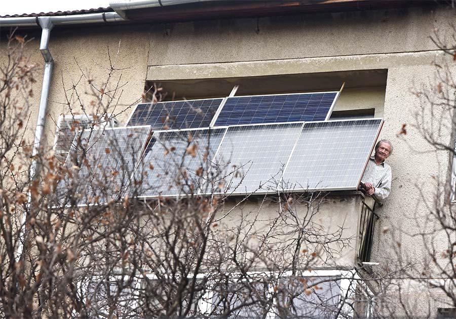 Így voltak felszerelve a napelemek, mielőtt a hatóságok közbeszóltak volna | Fotó: Bihoreanul