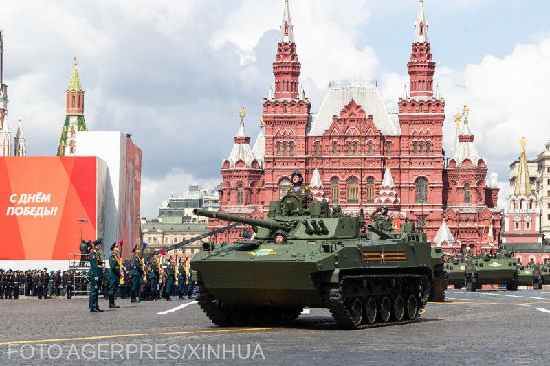Katonai parádé a moszkvai Vörös téren – erőfitogtatás | Fotó: Agerpres/Xinhua