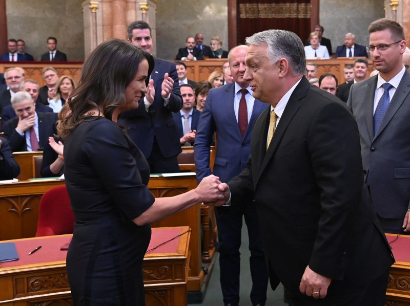Novák Katalin szombaton beiktatott államfő is gratulált Orbán Viktornak | Fotó: MTI/Koszticsák Szilárd