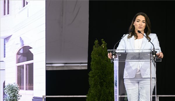 Novák Katalin köztársasági elnök a szentendrei skanzen Erdély épületegyüttesének megnyitóján | fotó: MTI