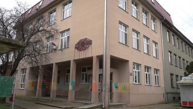 Az óbecsei Petőfi Sándor általános iskola sem úszta meg | Fotó: Pannon RTV
