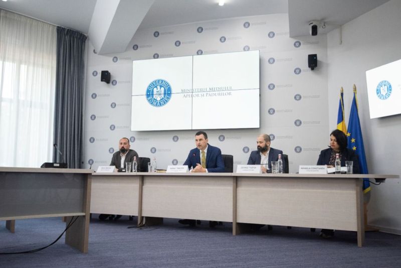Tánczos Barna miniszter (balról a második) sajtótájékoztatója | Fotó: rmdsz.ro