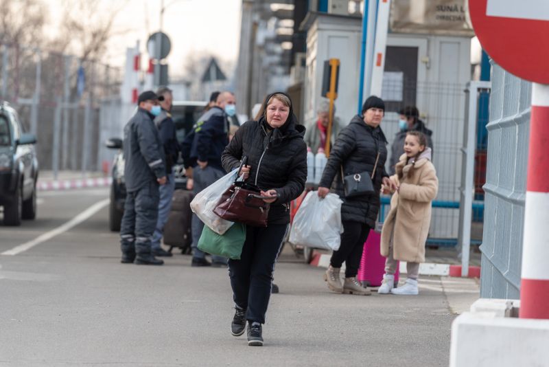 Menekültek a Máramarossziget–Aknaszlatina román–ukrán határátkelőhelyen | Fotó: Kiss Gábor