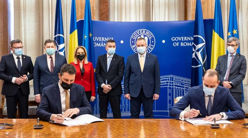 Tánczos Barna és Dan Vîlceanu miniszterek látták el kézjegyükkel a szerződést | Fotó: rmdsz.ro