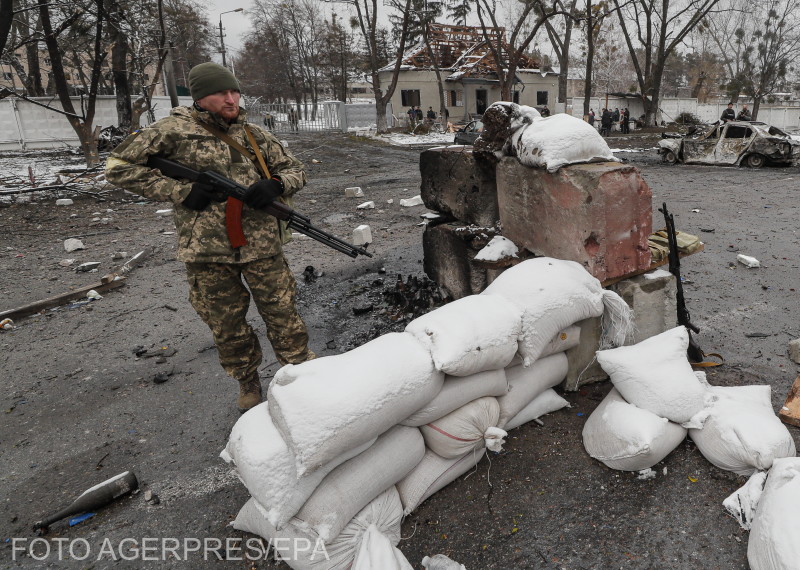 Ukrán katona fegyverben | Fotó: Agerpres