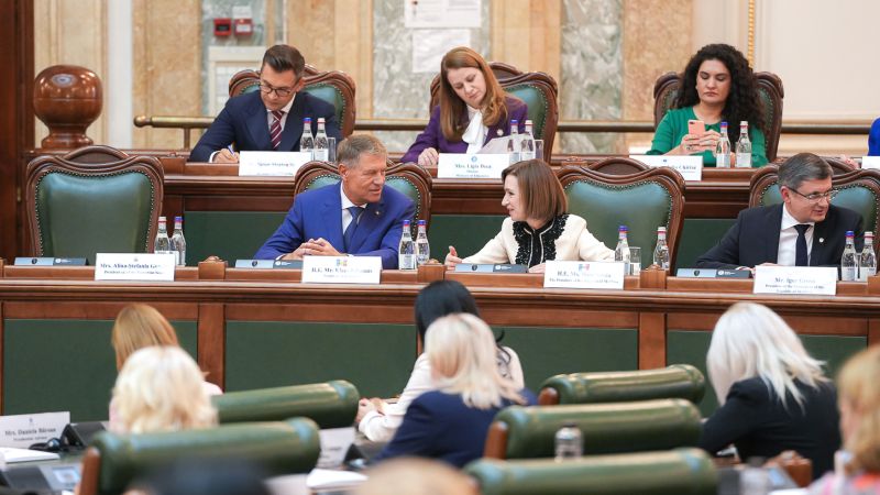 Klaus Iohannis és Maia Sandu a parlamentben tartott konferencián | Fotó: presidency.ro