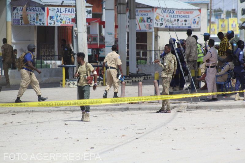 A terroristák gyakran civil célpontok ellen szerveznek merényletet, mint augusztusban, amikor egy mogadishui szállodában ejtettek túszokat | Fotó: Agerpres/EPA