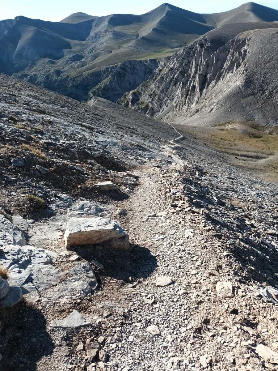 A Mytikas-csúcs felé vezető ösvény, amit gyalog tett meg
