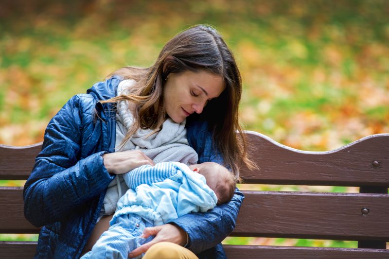 A kismamák 98 százaléka ösztönösen tudja, hogy kell szoptatni | Illusztráció: Adobe Stock