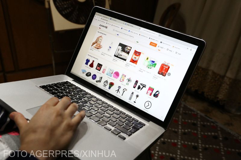 A legtöbben online vásároltak | Illusztráció: Agerpres/Xinhua