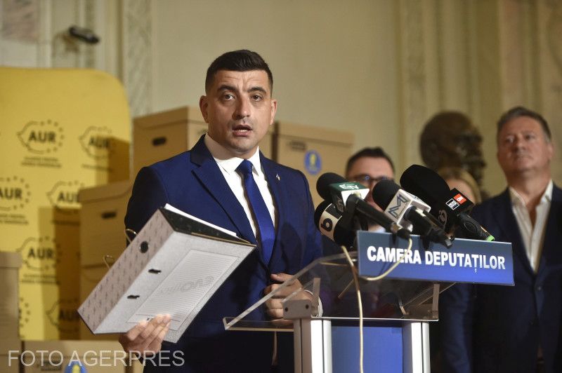 George Simion a parlamentben tartott sajtótájékoztatót | Fotó: Agerpres