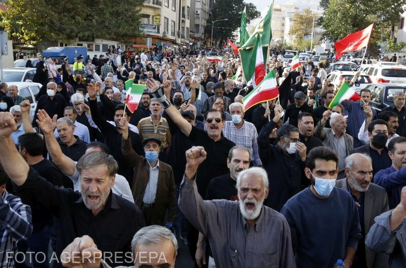 Iránban is tüntetnek az emberek | Fotó: Agerpres/EPA