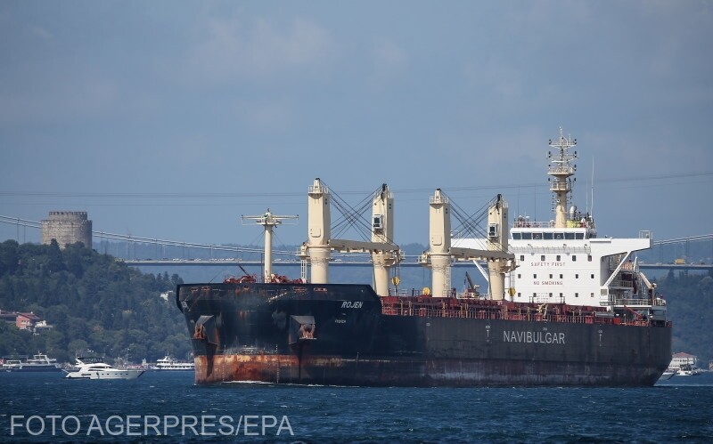 Gabonaszállító teherhajó a Boszporusz-csatornán | Illusztráció: Agerpres/EPA