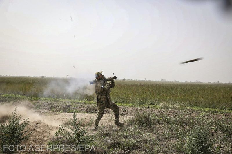 Az orosz védelmi minisztérium által közreadott fotó egy vállról indítható rakétával lövő orosz katonáról | Forrás: Agerpres/EPA