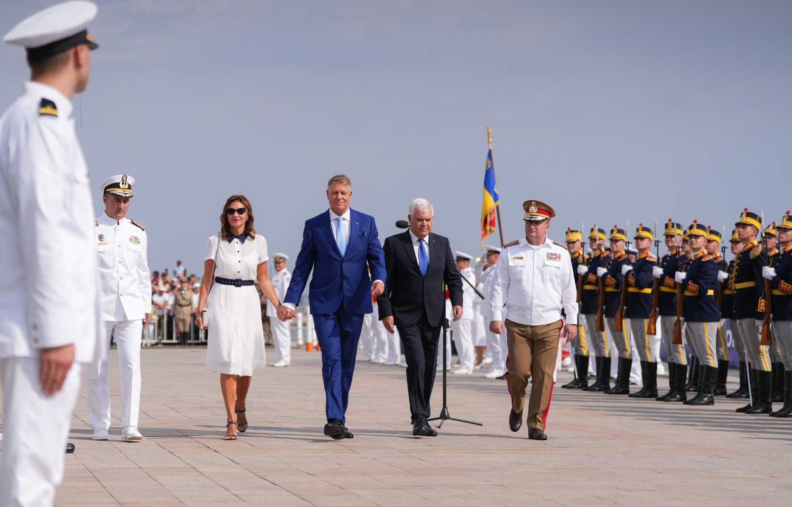 Iohannis és felesége, Carmen a haditengerészet napja alkalmából szervezett ünnepségen Fotó: Klaus Iohannis Facebook oldala  
