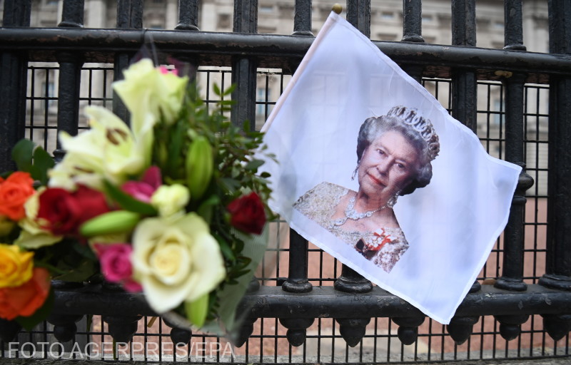 Egy a királynőt ábrázoló fotó Londonban | Illusztráció: Agerpres/EPA