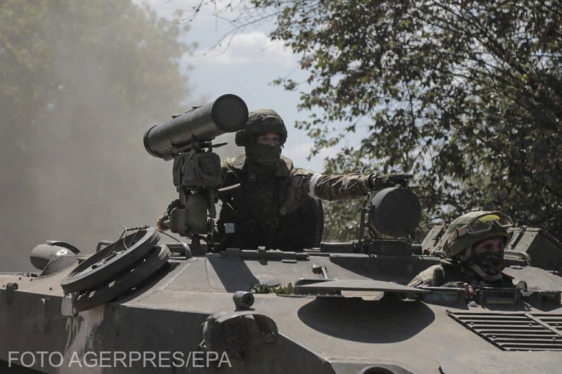 Orosz harckocsi Herszonnál az orosz védelmi minisztérium által közreadott felvételen | Fotó: Agerpres/EPA