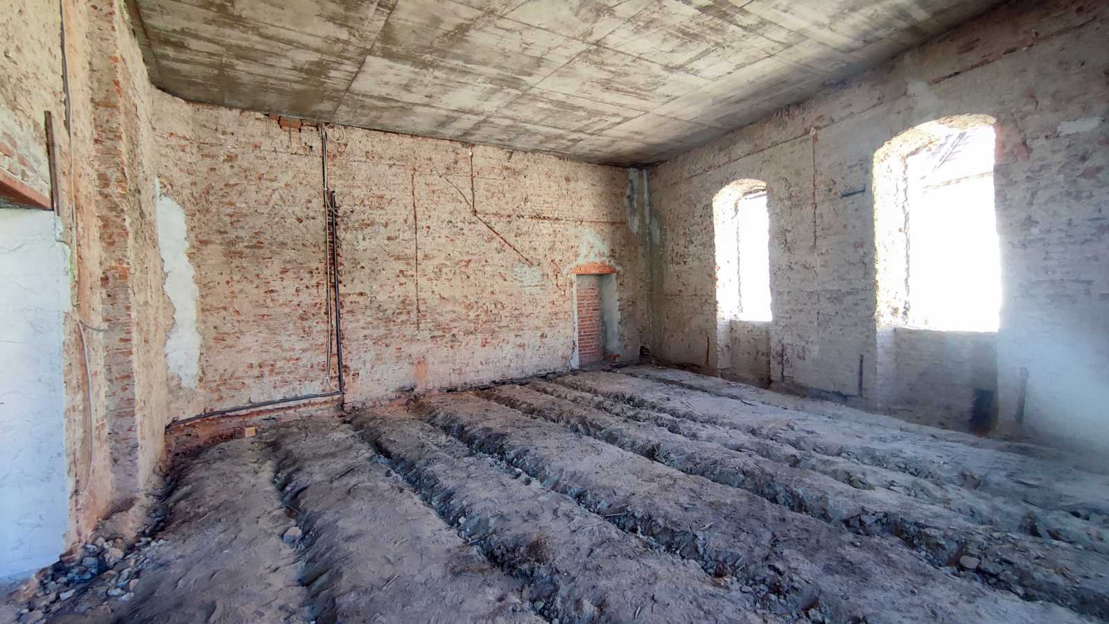 A régi gerendák nyomai a padlón | A szerző felvétele