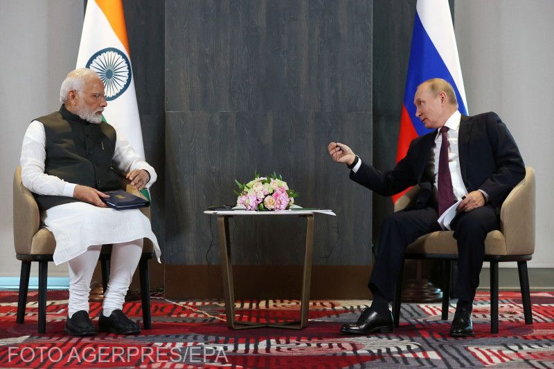 Narendra Modi indiai miniszterelnök és Vlagyimir Putyin | Fotó: Agerpres/EPA