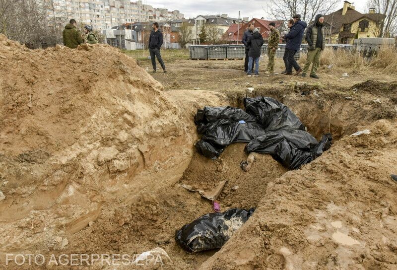 A Kijev melletti Bucsában tömegsírokban találtak rá lemészárolt civilek százaira | Fotó: Agerpres/EPA