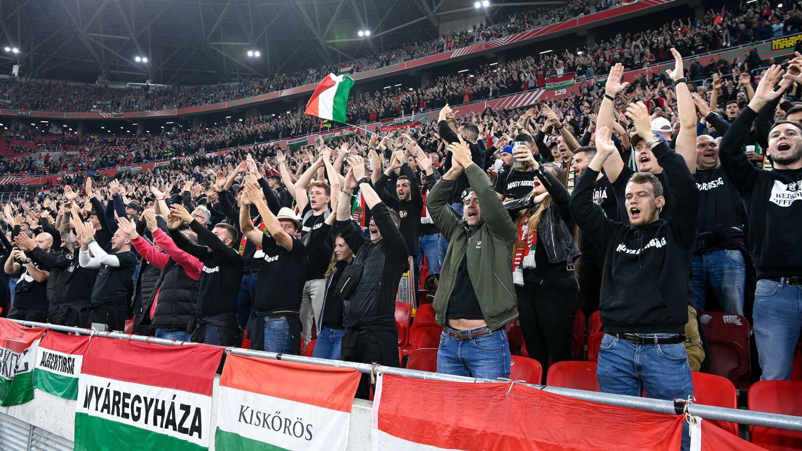 Magyar szurkolók a labdarúgó Nemzetek Ligája A divíziója 3. csoportjában játszott Magyarország - Olaszország mérkőzés előtt a Puskás Arénában | Fotó: MTI