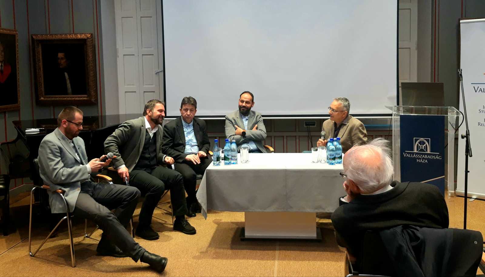 Balról jobbra: Molnár Lehel, dr. Vitus-Bulbuk István, dr. Tódor Csaba, Fehér Attila és Kiss Dénes | Fotó: A szerző felvétele