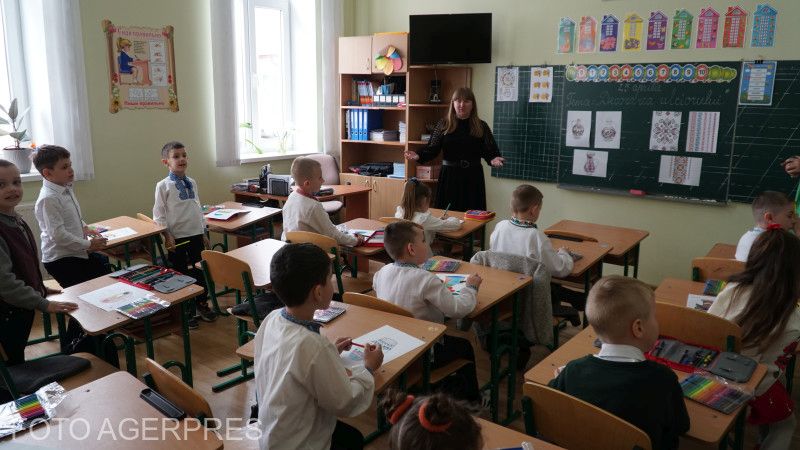 Tanóra a Csernyivci régióbeli Mahala község román iskolájában | Fotó: Agerpres