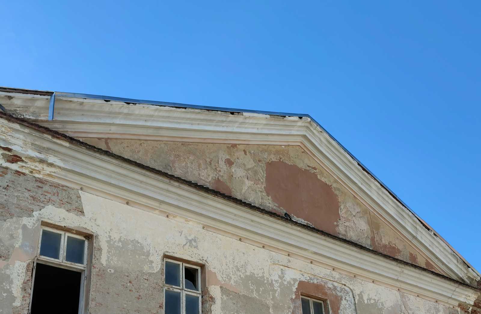 A jobboldali timpanonban nagyon rossz állapotban van a falfestmény | Fotó: A szerző felvétele/archív felvétel