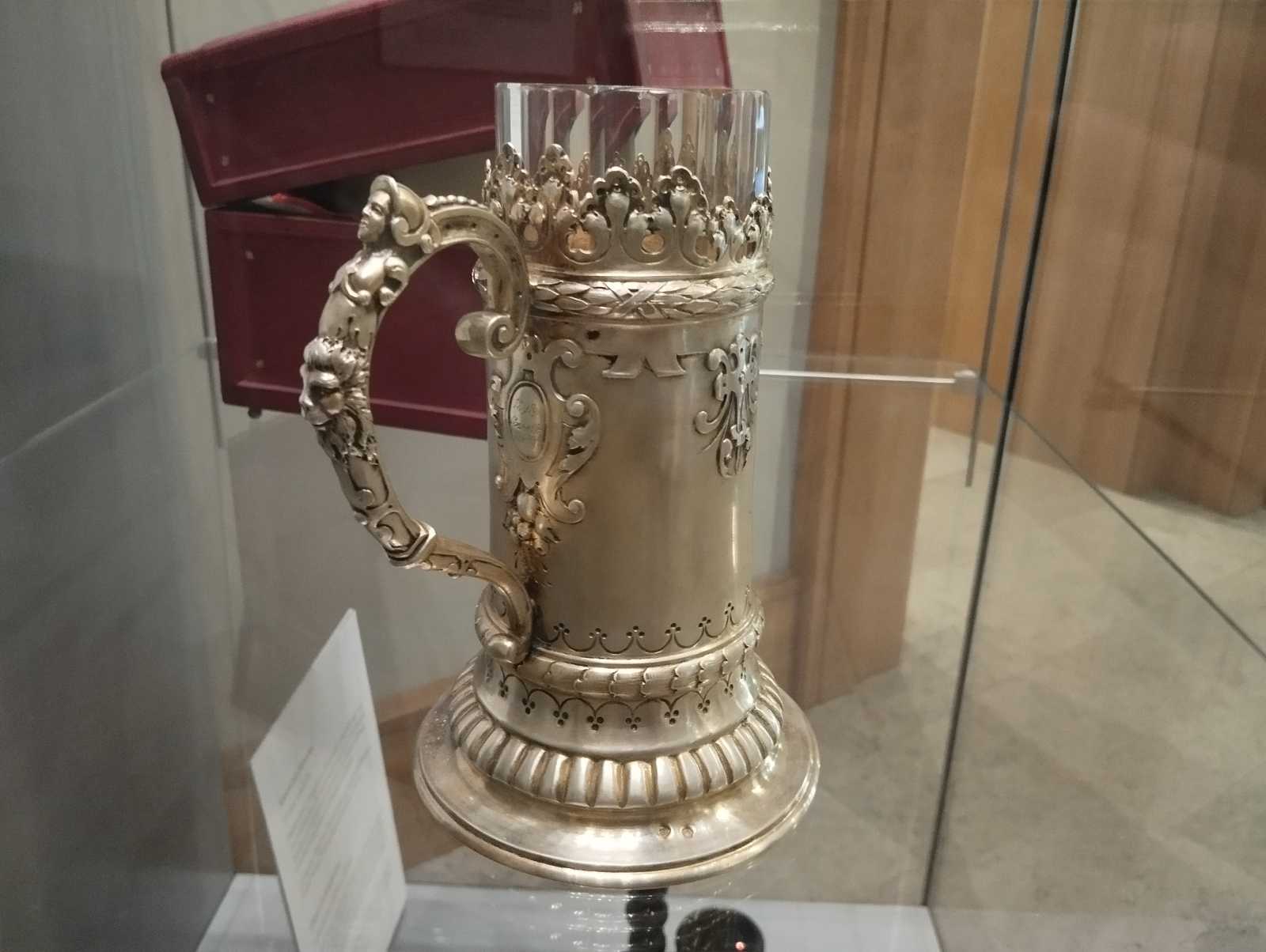 Kossuth Lajos pohara aranyozott ezüstkannában