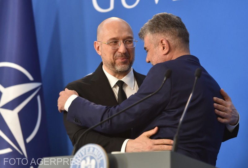 A román és az ukrán kormányfő barátian üdvözölte egymást Fotó: Agerpres