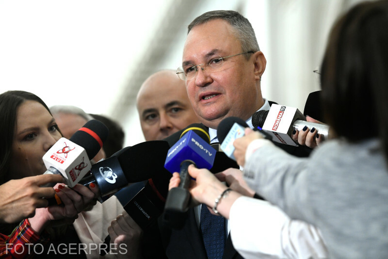 Nicolae Ciucă újságírók körében Fotó: Agerpres
