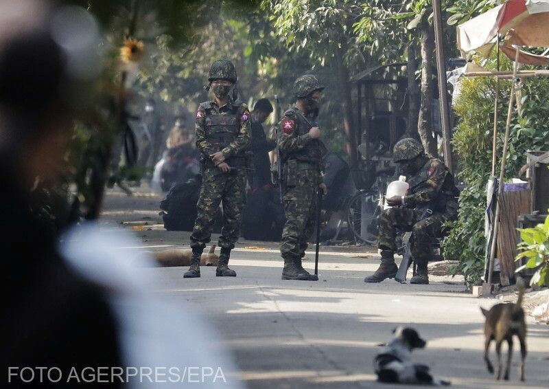 Utcakép a katonai hatalomátvétel után | Fotó: Agerpres/EPA