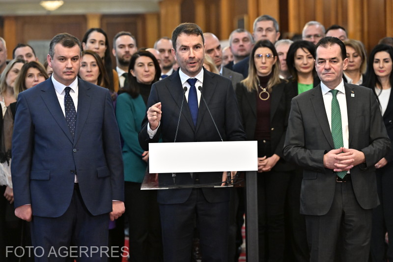 Eugen Tomac, Cătălin Drulă és Ludovic Orban pártelnökök az első sorban | Fotó: Agerpres