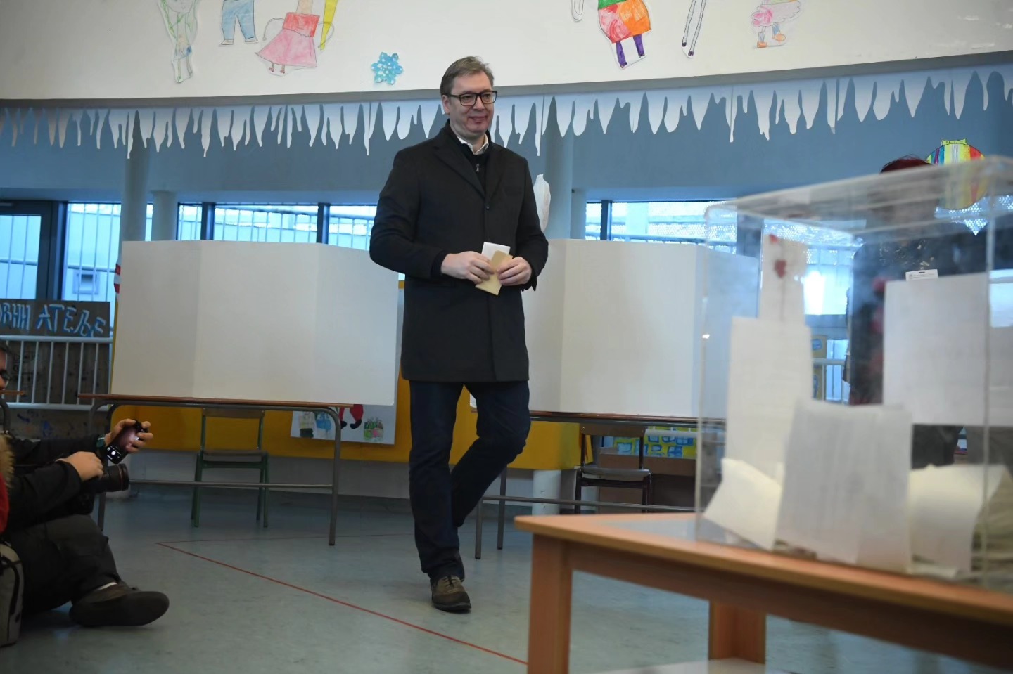 Alekszandar Vucsics szerb elnök a szavazóurnánál. A győztesre voksolt Fotó: Alekszandar Vucsics Facebook oldala 