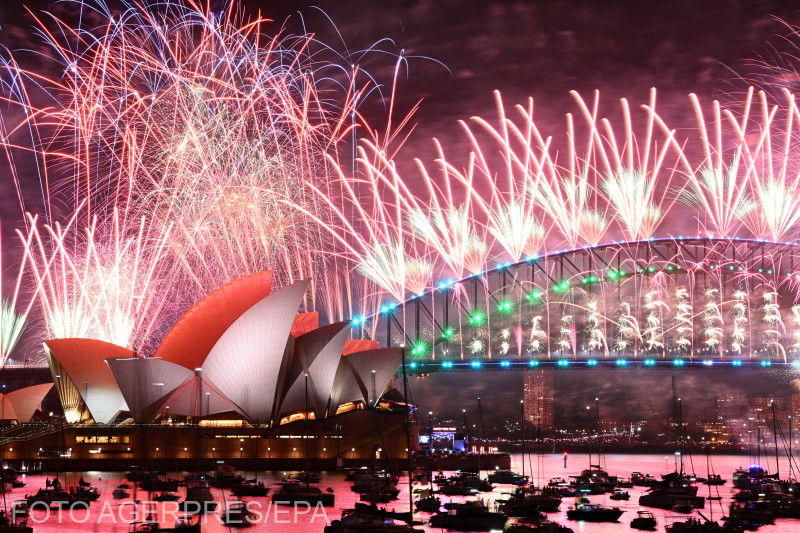 Parádés tűzijátékkal köszöntötték az új esztendőt Sidney-ben | Fotó: Agerpres/EPA