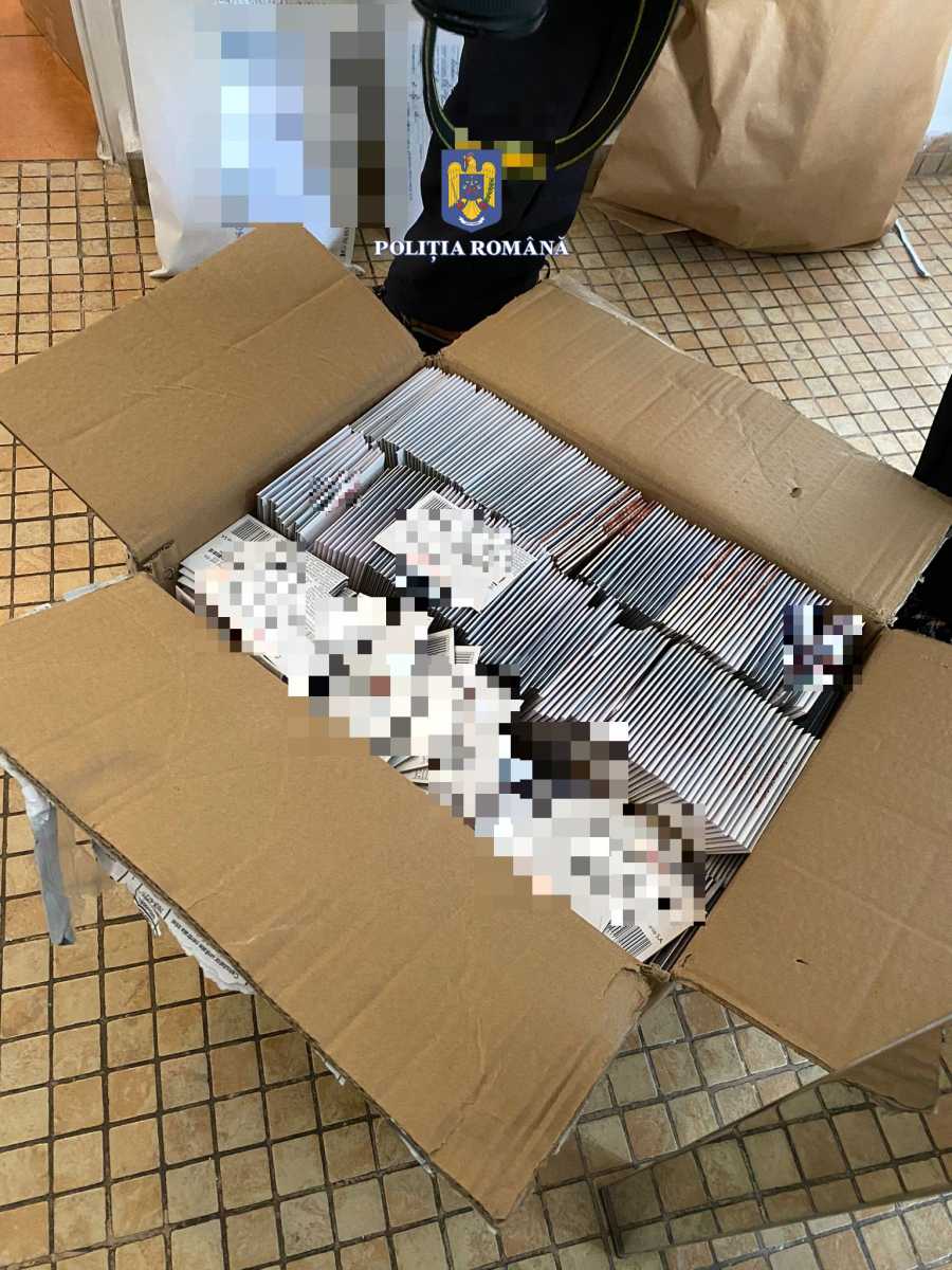Fel nem használt SIM-kártyák ezreit találta a rendőrség a gyanúsítottaknál | Fotók forrása: Kolozs megyei Rendőr-főkapitányság