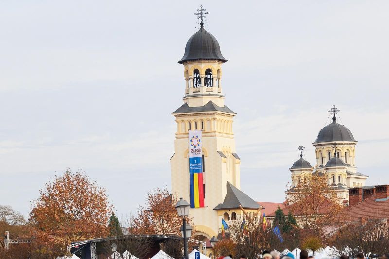 Román trikolórra díszítették a gyulafehérvári ortodox katedrálist tavaly december 1-sején | Fotó: gov.ro
