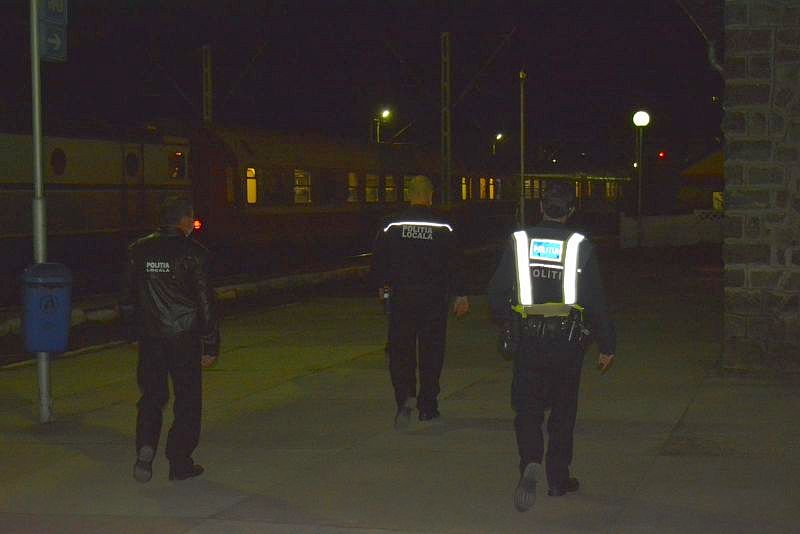 A helyi rendőrség járőrei a csíkszeredai vasútállomáson | Archív felvétel/Hargita Megyei Rendőr-főkapitányság
