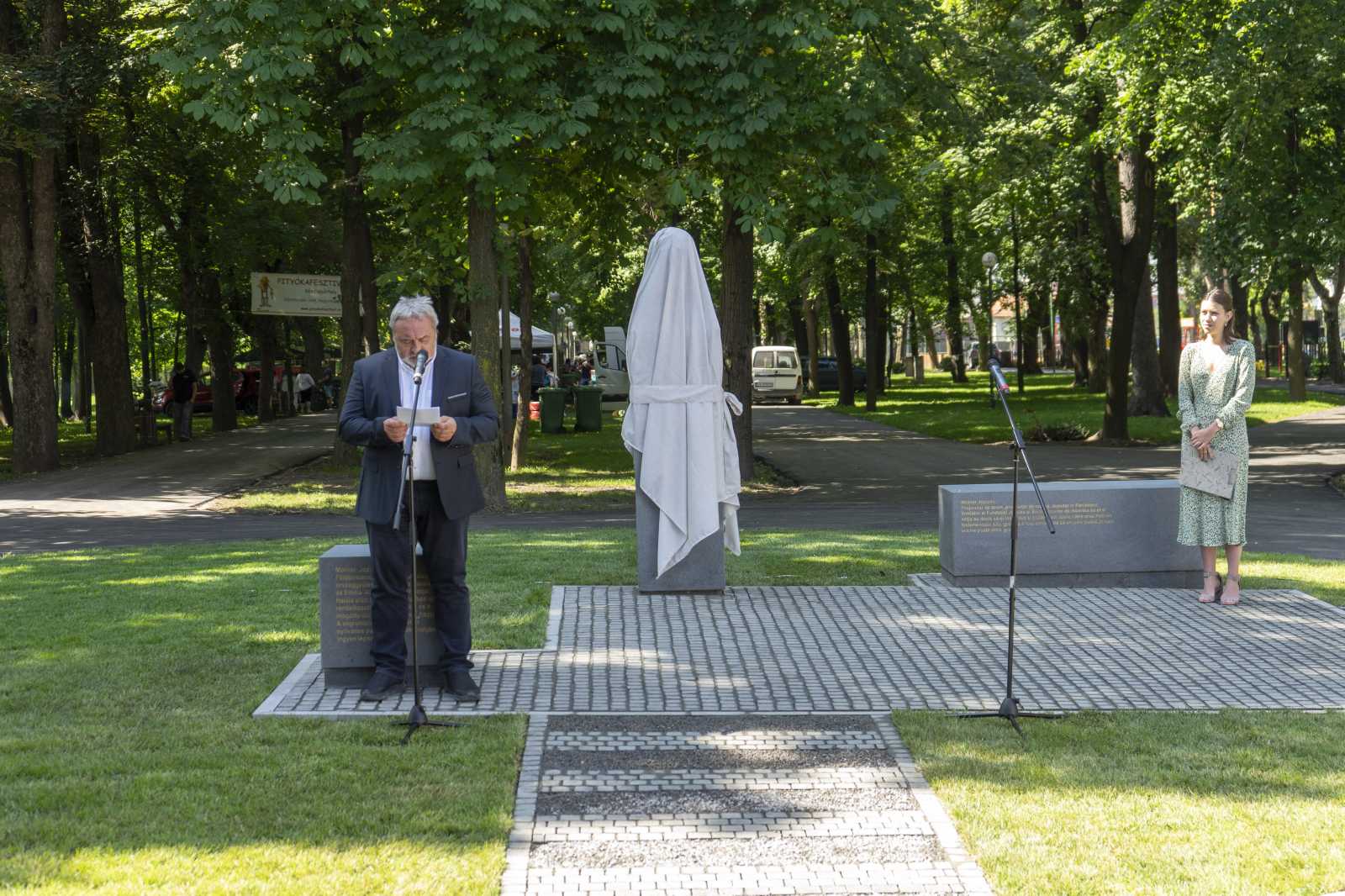 Bokor Tibor polgármester is beszédet mondott. A tér kialakítása eltér a klasszikustól | A szerző felvételei