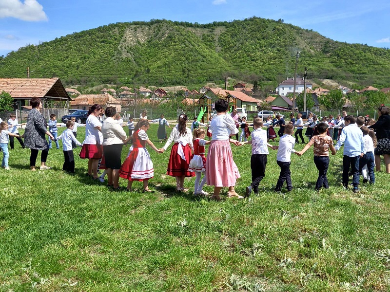 Gyerekek a Fehér megyei Magyarlapádon | Fotó: Kulcsár Mária