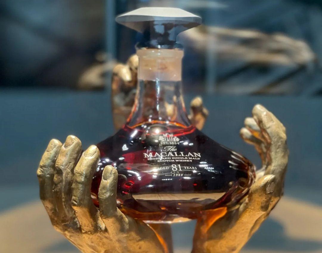 Egy üveg ilyen whisky 300 ezer dollárért kelt el | Fotó: Facebook/Taro Miyata