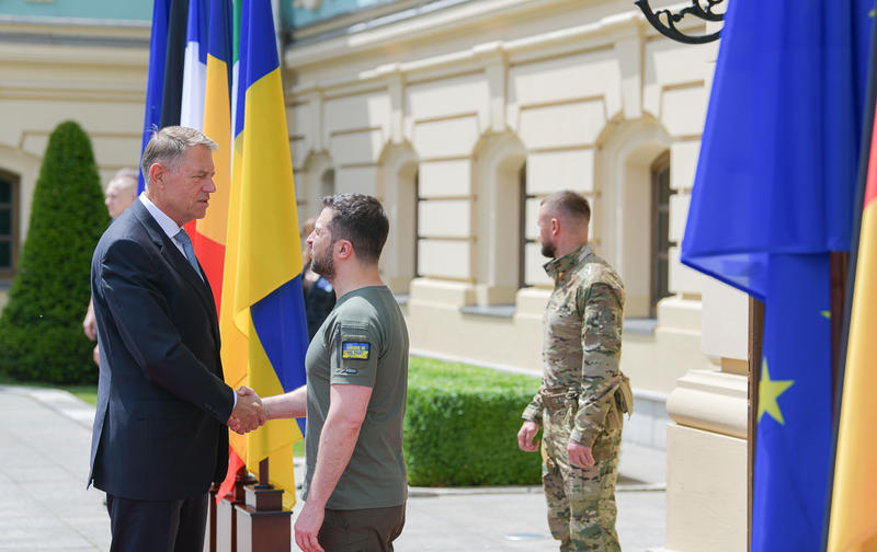 Klaus Iohannist a nyáron Kijevben fogadta Volodimir Zelenszkij. Most telefonon egyeztettek | Fotó: Presidency.ro