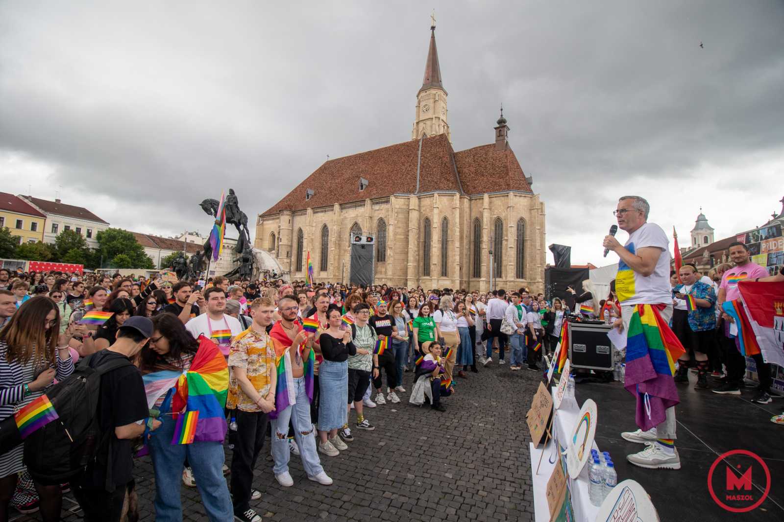 Andreas Wolter, Köln homoszexuális alpolgármestere ezúttal is részt vett a kolozsvári melegfelvonuláson, sőt nagyívű beszédet is mondott. Kolozsvár testvérvárosának vezetője szerint a társadalomnak fel kell nőnie ahhoz, hogy megértsen és megoldjon bizonyos problémákat, ám a szexuális kisebbségek feladata, hogy napirenden tartsák az ügyüket és felébresszék a társadalmat, ezáltal pedig naggyá tegyék Romániát. 
