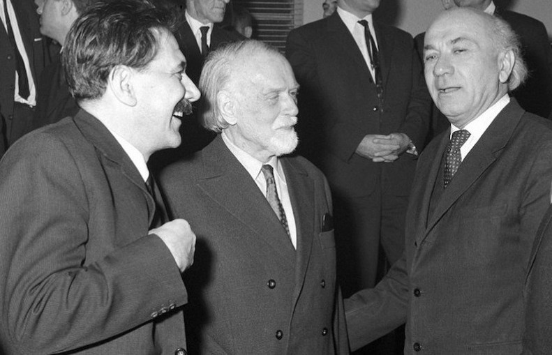 Aczél György, Kodály Zoltán és Illyés Gyula az MSZMP IX. kongresszusán, 1966. december 2-án l Fotó: MTI/Pap Jenő