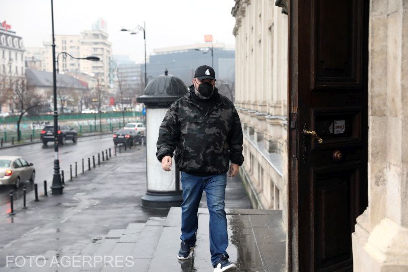 Costin Mincu 2021. decemberében a Bukaresti Táblabíróságra, egy tárgyalásra érkezvén | Fotó: Agerpres