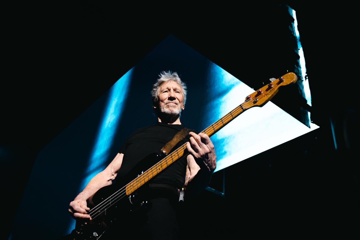 Botrányt okozott öltözékével Roger Waters, a berlini rendőrség eljárást indított ellene