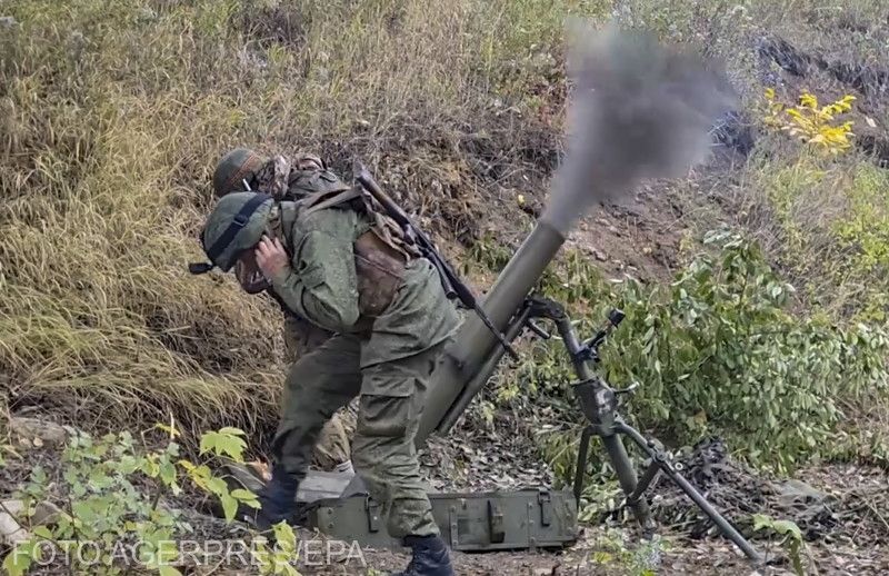 Orosz katonák aknavetővel | Illusztráció: Agerpres/EPA