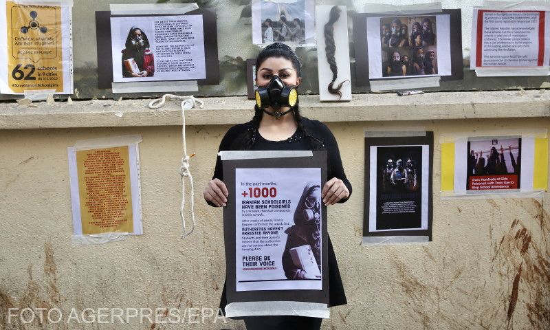 Az indiai Bengaluruban Nikoo Azad egyetemista tuntet az iráni diáklányok megmérgezése ellen | Fotó: Agerpres/EPA