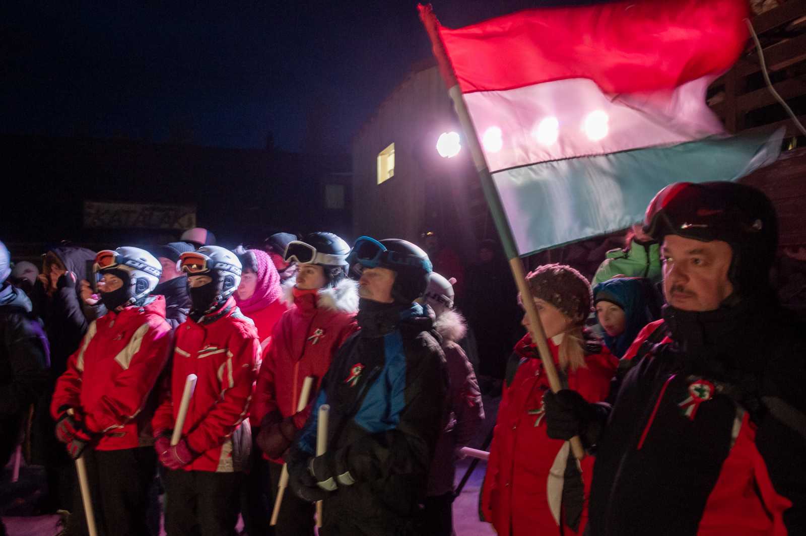 Vörösmarty Szózata és egy Petőfi-vers után az egybegyűltek közösen énekelték el a székely és a magyar himnuszt...